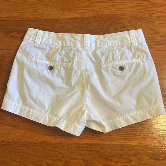 Uniqlo shorts sz 4 white with back/front pockets and zipper closure front - Picture 7 of 8